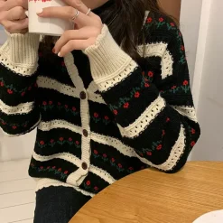 Kawaii Therapy Clothing<Kawaii Harajuku Style Floral Knitted Cardigan – Limited Edition